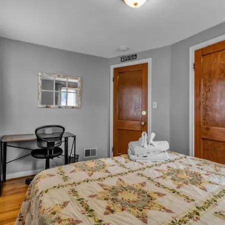 Gorgeous 2 Queen Bedroom Lower Apartment In North Buffalo With Free Driveway Parking Exterior photo